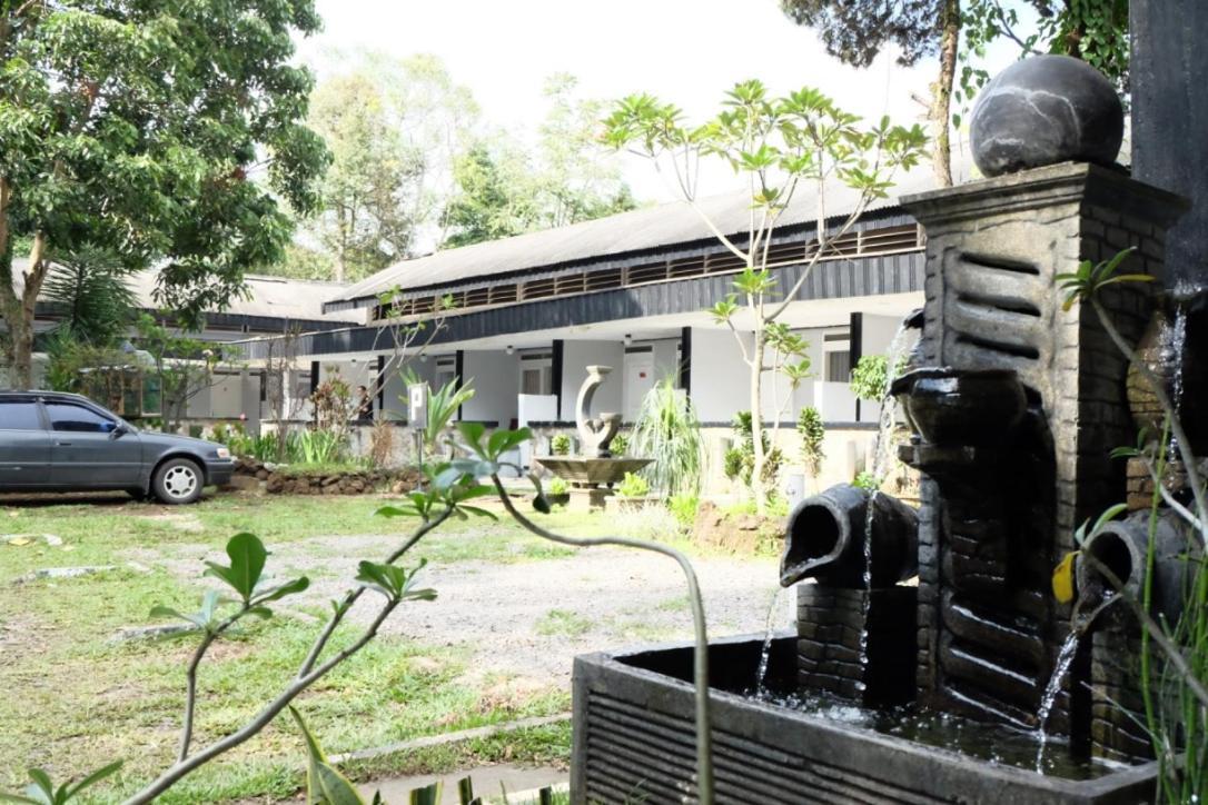 Hotel Puri Tomat 3*